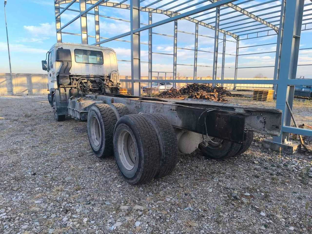 Isuzu 2.8 CXZ 81 - Alvaz teherautó: 4 kép. Isuzu 2.8 CXZ 81 - Alvaz teherautó: 4 kép.