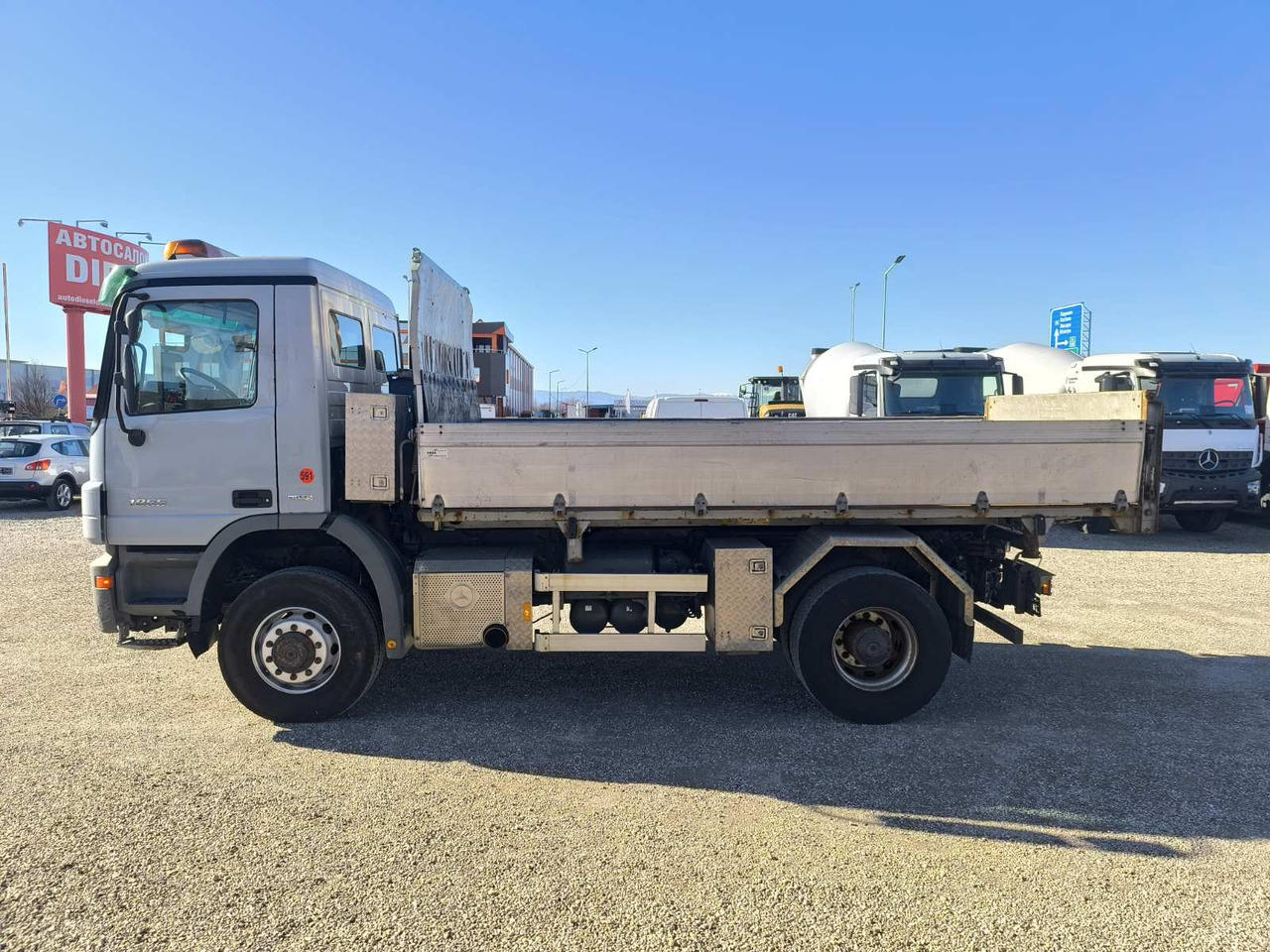 MERCEDES-BENZ Actros 1855 4X4 - Billenőplatós teherautó: 4 kép. MERCEDES-BENZ Actros 1855 4X4 - Billenőplatós teherautó: 4 kép.