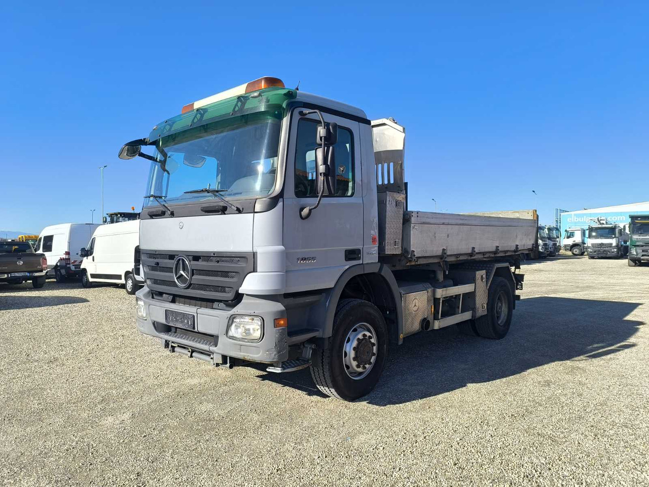 MERCEDES-BENZ Actros 1855 4X4 - Billenőplatós teherautó: 3 kép. MERCEDES-BENZ Actros 1855 4X4 - Billenőplatós teherautó: 3 kép.