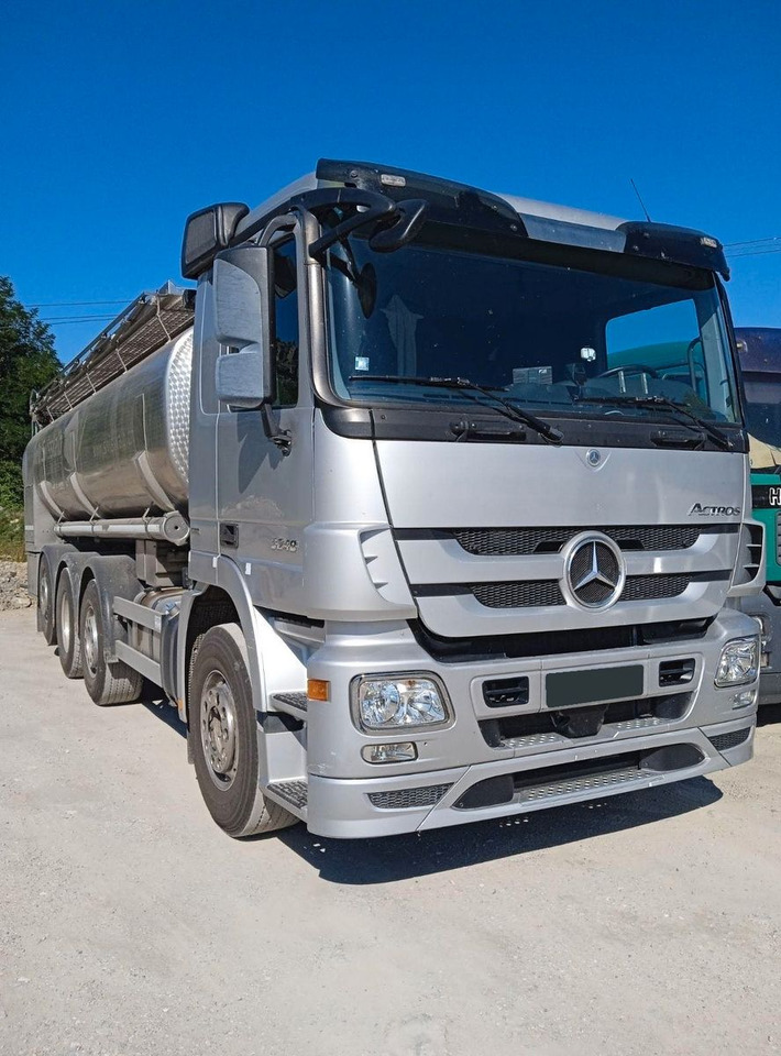 Mercedes-Benz ACTROS 3248 - Tartályos teherautó: 1 kép. Mercedes-Benz ACTROS 3248 - Tartályos teherautó: 1 kép.