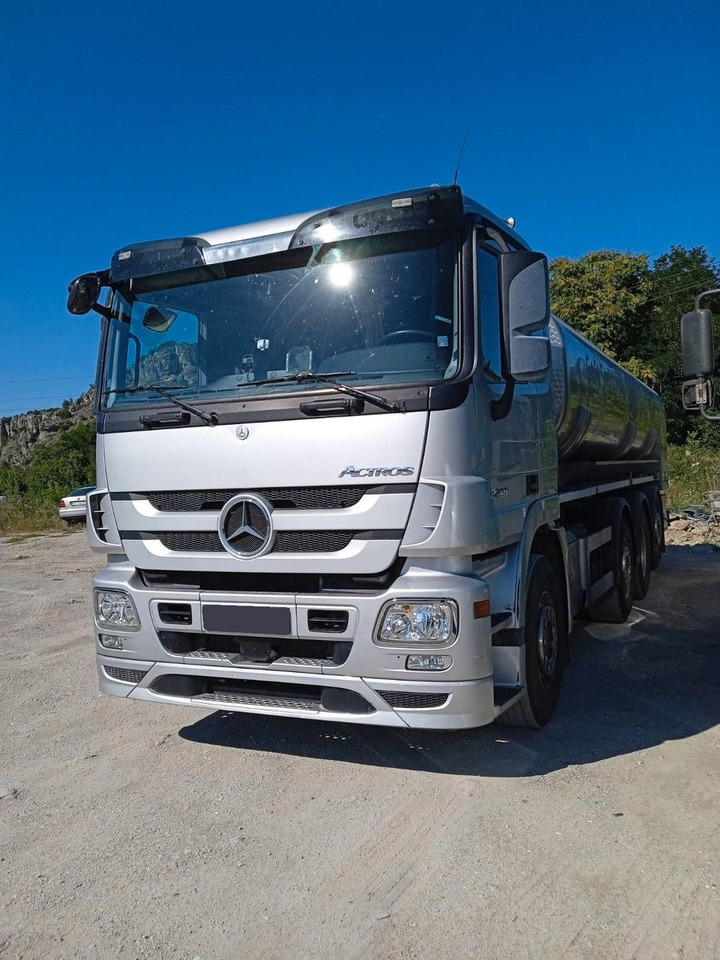 Mercedes-Benz ACTROS 3248 - Tartályos teherautó: 2 kép. Mercedes-Benz ACTROS 3248 - Tartályos teherautó: 2 kép.