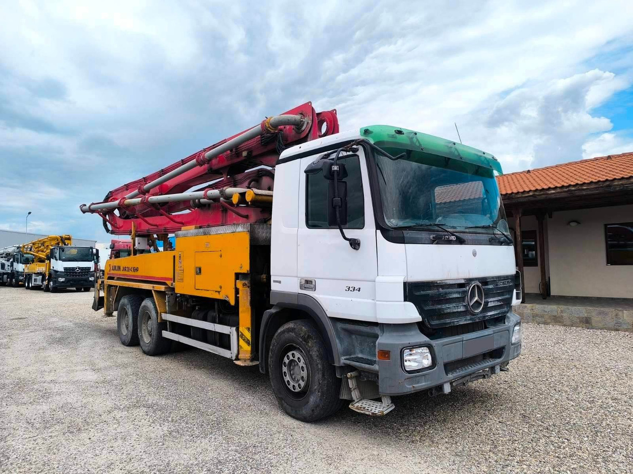 Mercedes-Benz ACTROS 3341 JUNJIN JXR 38-4 - Betonpumpa: 1 kép. Mercedes-Benz ACTROS 3341 JUNJIN JXR 38-4 - Betonpumpa: 1 kép.