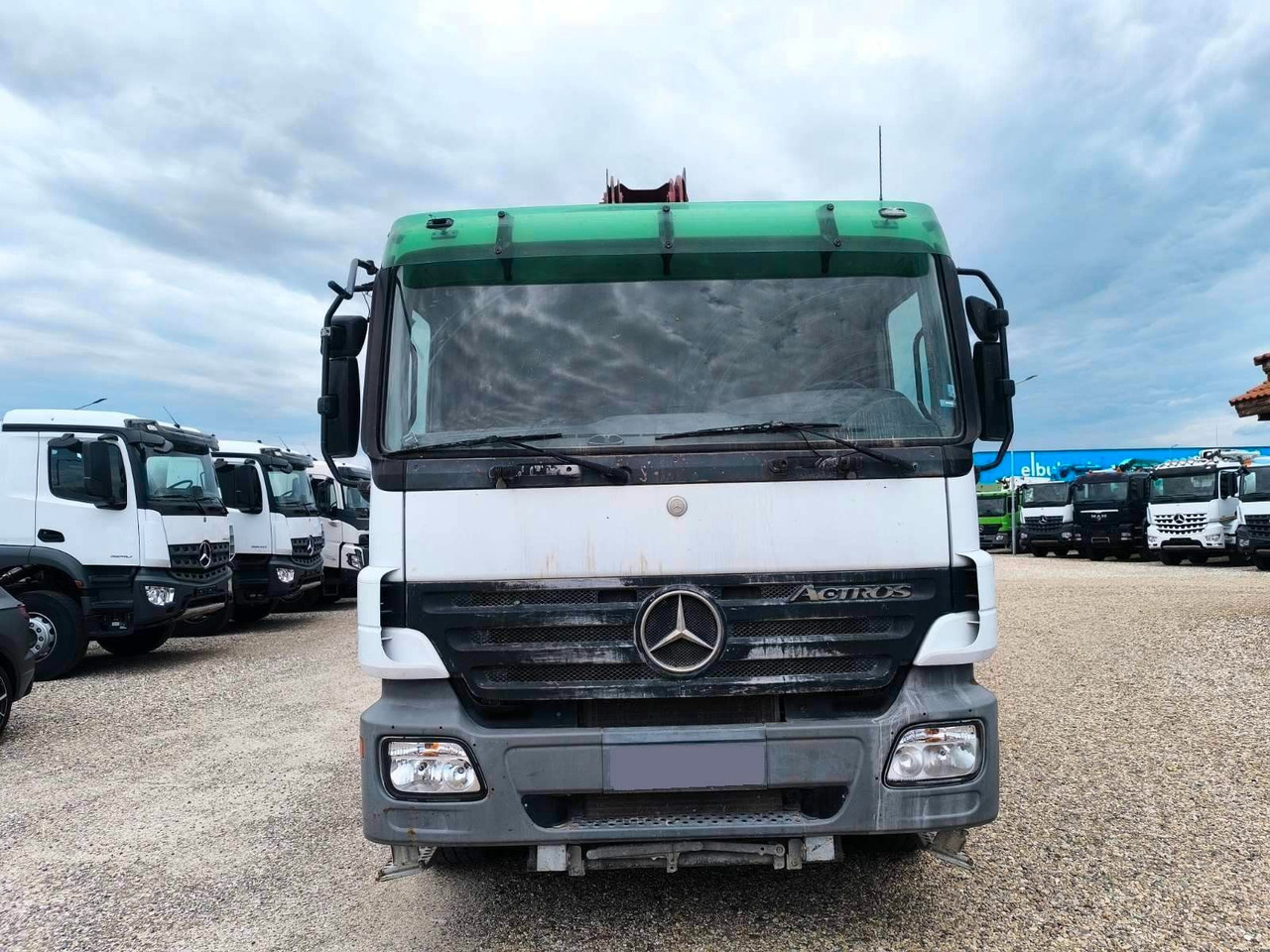 Mercedes-Benz ACTROS 3341 JUNJIN JXR 38-4 - Betonpumpa: 2 kép. Mercedes-Benz ACTROS 3341 JUNJIN JXR 38-4 - Betonpumpa: 2 kép.