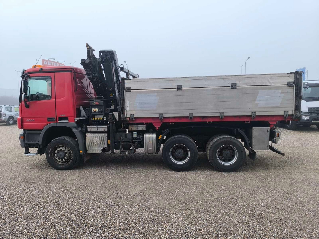 Mercedes-Benz ACTROS 3355 V8 6X6 HIAB 211 EP-5 HIPRO - Billenőplatós teherautó, Darus autó: 4 kép. Mercedes-Benz ACTROS 3355 V8 6X6 HIAB 211 EP-5 HIPRO - Billenőplatós teherautó, Darus autó: 4 kép.
