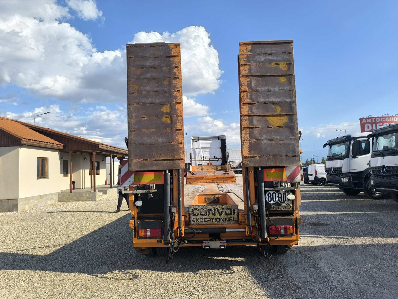 NOOTEBOOM MCO-85-05V - Félpótkocsi mélybölcsős: 4 kép. NOOTEBOOM MCO-85-05V - Félpótkocsi mélybölcsős: 4 kép.