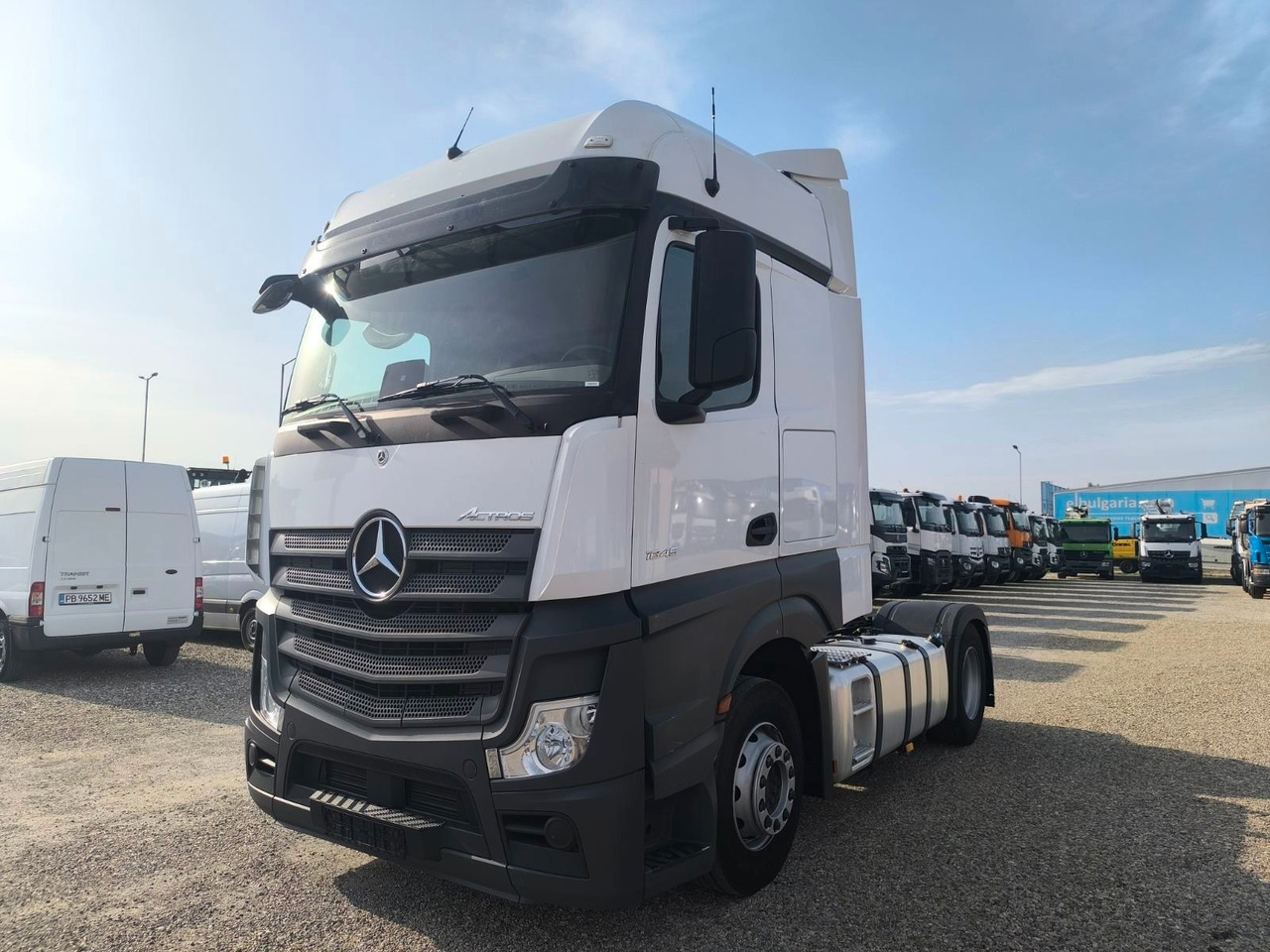 Mercedes-Benz Actros 1845 - Nyergesvontató: 3 kép. Mercedes-Benz Actros 1845 - Nyergesvontató: 3 kép.
