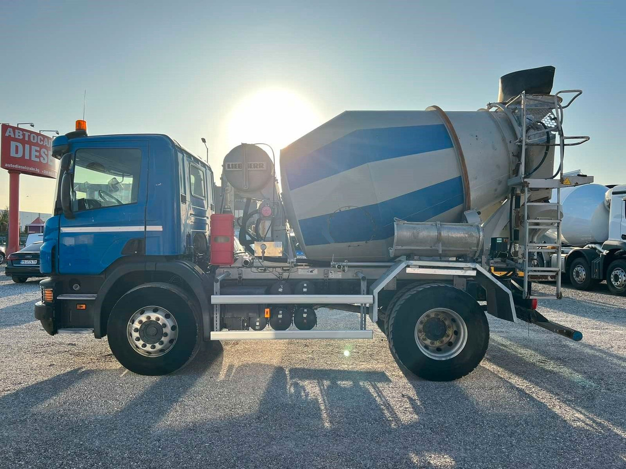 Scania P320 LIEBHERR 4M3 - Betonmixer: 4 kép. Scania P320 LIEBHERR 4M3 - Betonmixer: 4 kép.