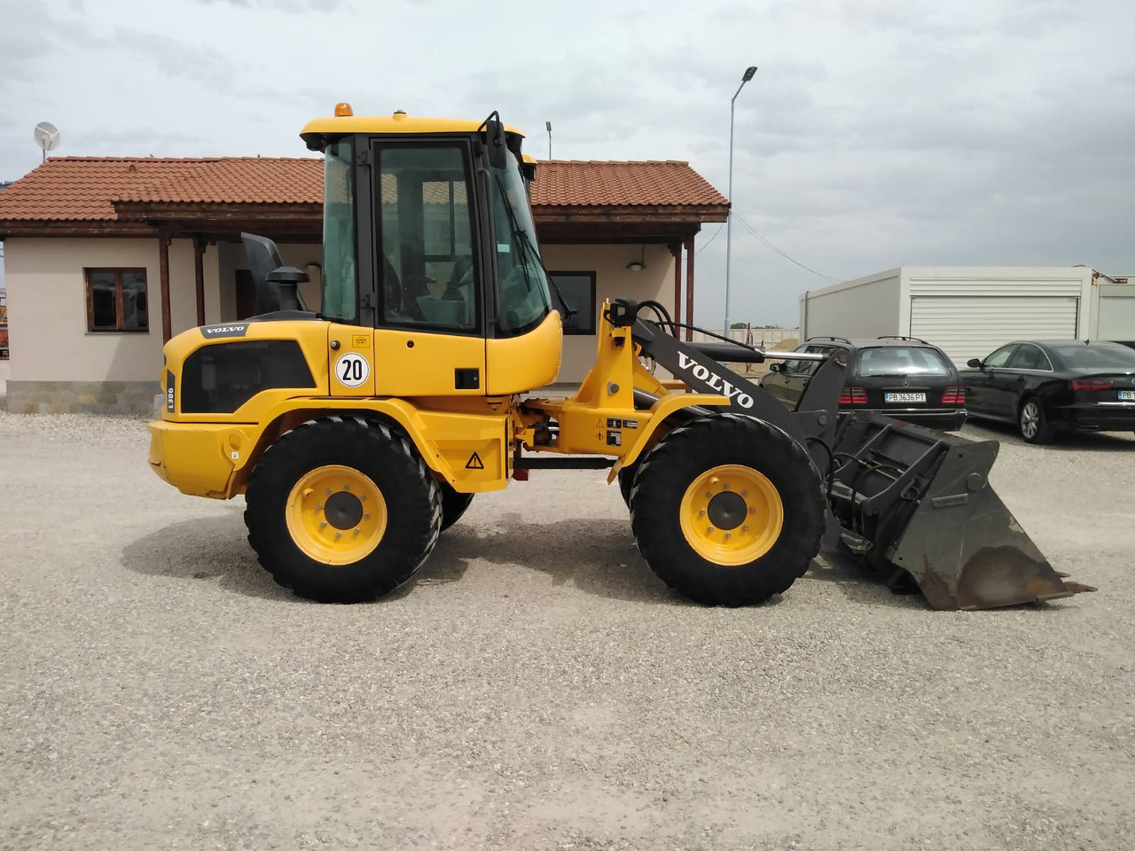 Gumikerekes homlokrakodó VOLVO L30G: 8 kép.