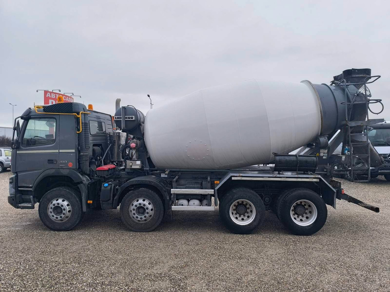 Volvo FMX 410 LIEBHERR 9M3 EURO6 - Betonmixer: 4 kép. Volvo FMX 410 LIEBHERR 9M3 EURO6 - Betonmixer: 4 kép.
