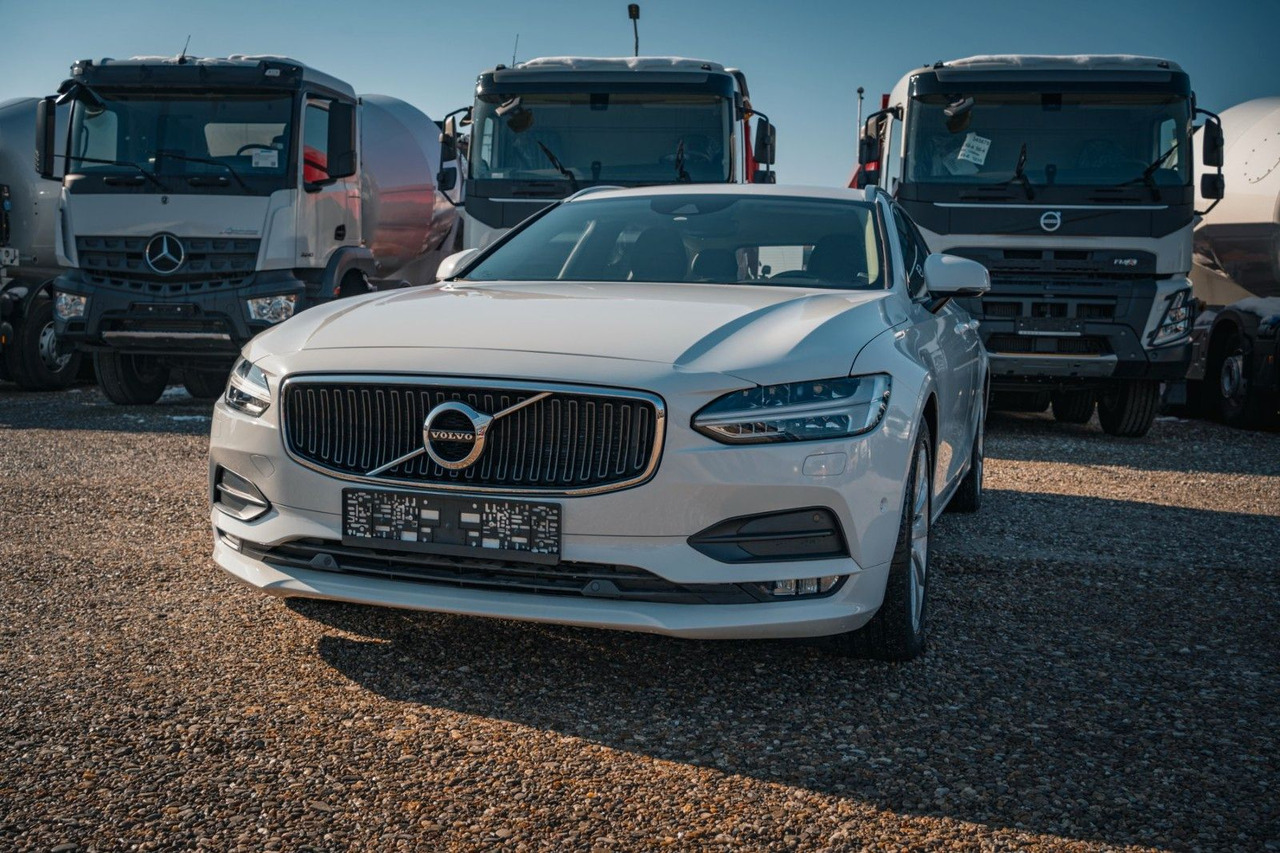 Volvo V90 D4 Momentum 2.0D - Kombi: 2 kép. Volvo V90 D4 Momentum 2.0D - Kombi: 2 kép.
