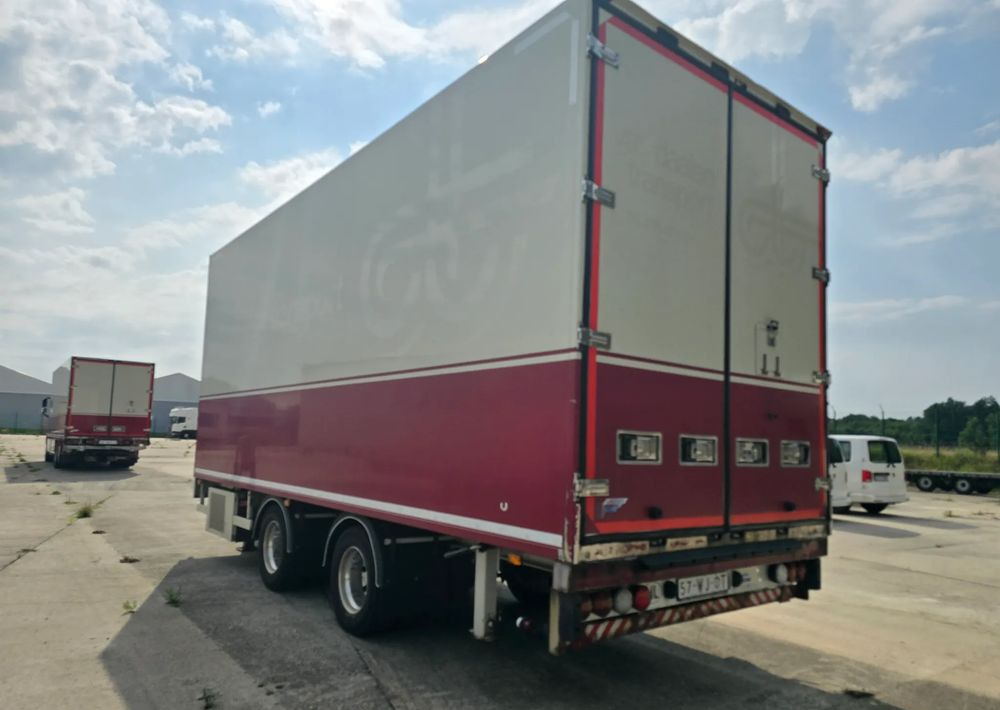 Burg Chłodnia - Pótkocsi hűtős: 4 kép. Burg Chłodnia - Pótkocsi hűtős: 4 kép.