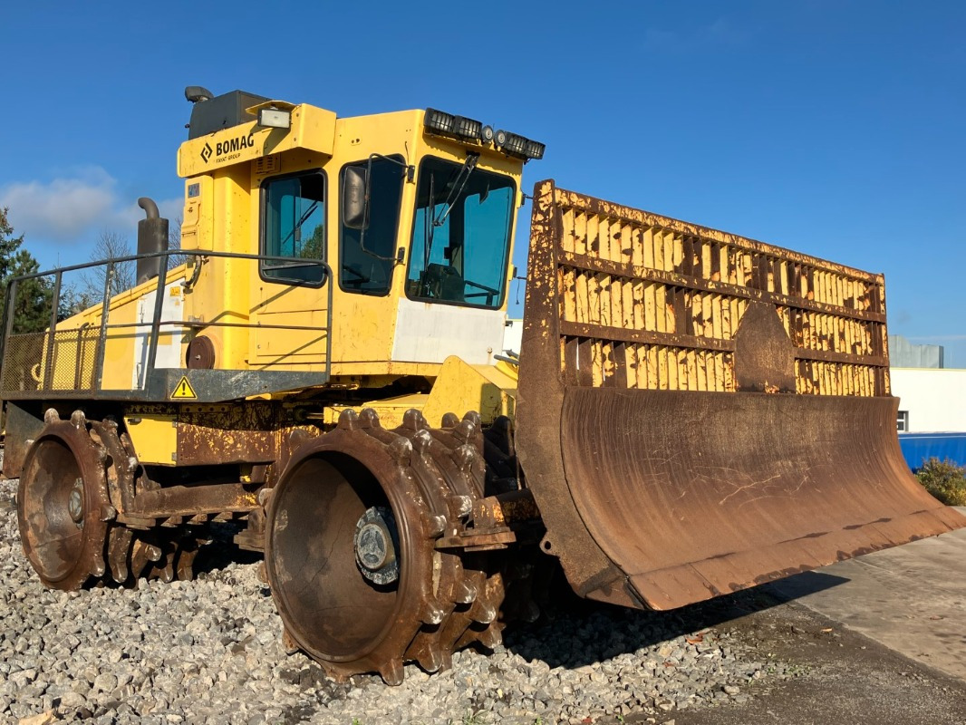 BOMAG DE BC 772 RB-2 Stage IIIa/Tier 3 - Talajtömörítő: 2 kép. BOMAG DE BC 772 RB-2 Stage IIIa/Tier 3 - Talajtömörítő: 2 kép.