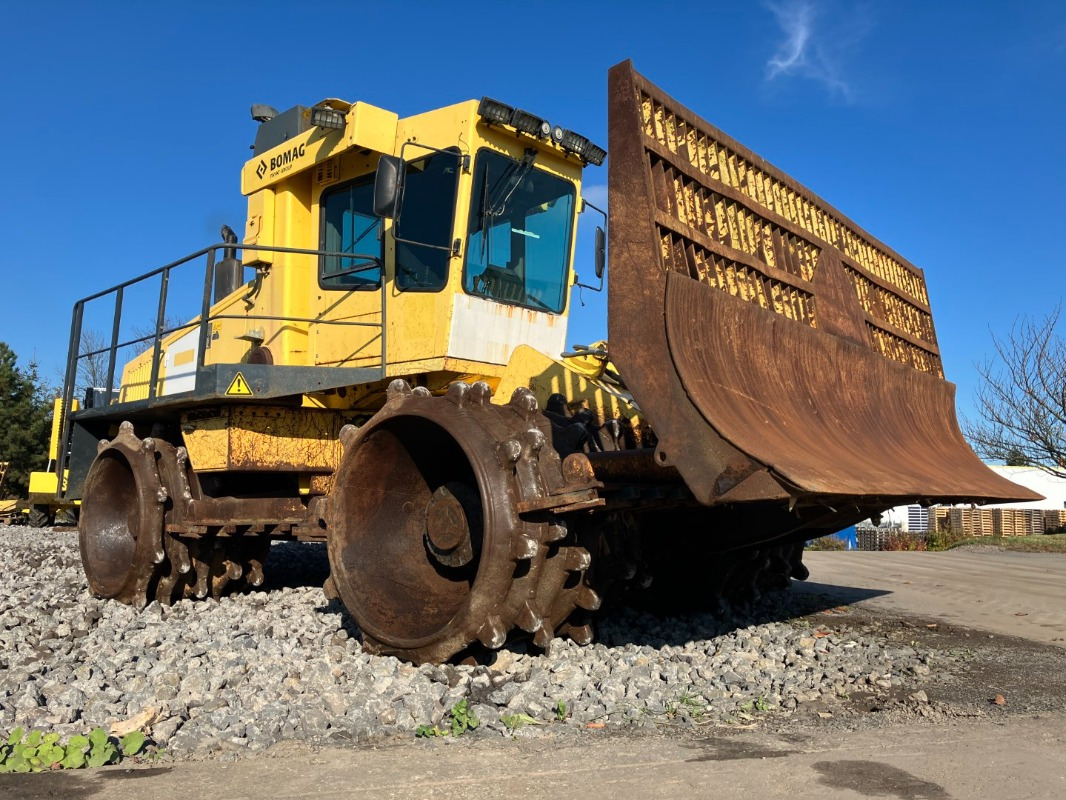 BOMAG DE BC 772 RB-2 Stage IIIa/Tier 3 - Talajtömörítő: 2 kép. BOMAG DE BC 772 RB-2 Stage IIIa/Tier 3 - Talajtömörítő: 2 kép.