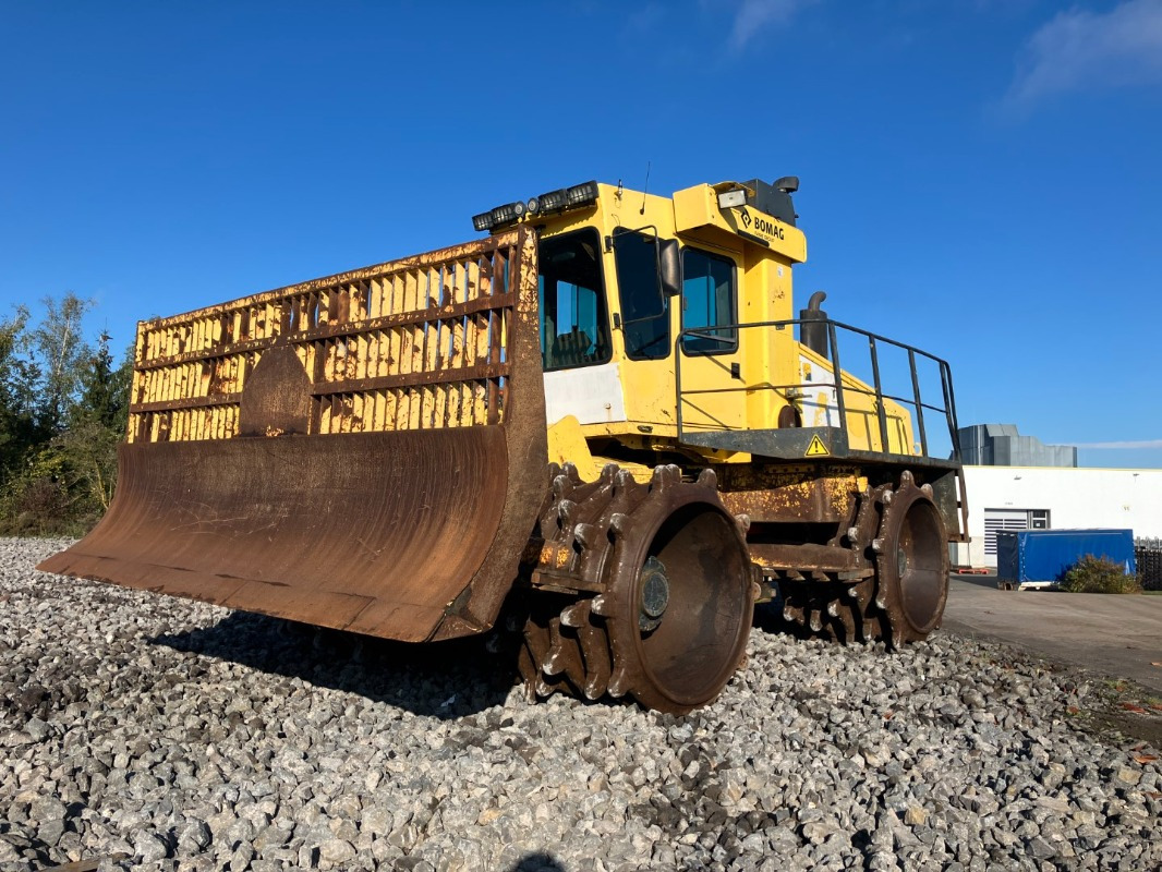 BOMAG DE BC 772 RB-2 Stage IIIa/Tier 3 - Talajtömörítő: 1 kép. BOMAG DE BC 772 RB-2 Stage IIIa/Tier 3 - Talajtömörítő: 1 kép.