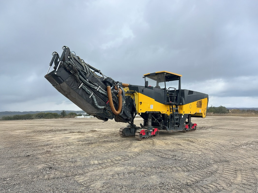 BOMAG DE BM 2200/75 Stage IV/Tier 4f - Aszfaltmaró: 1 kép. BOMAG DE BM 2200/75 Stage IV/Tier 4f - Aszfaltmaró: 1 kép.