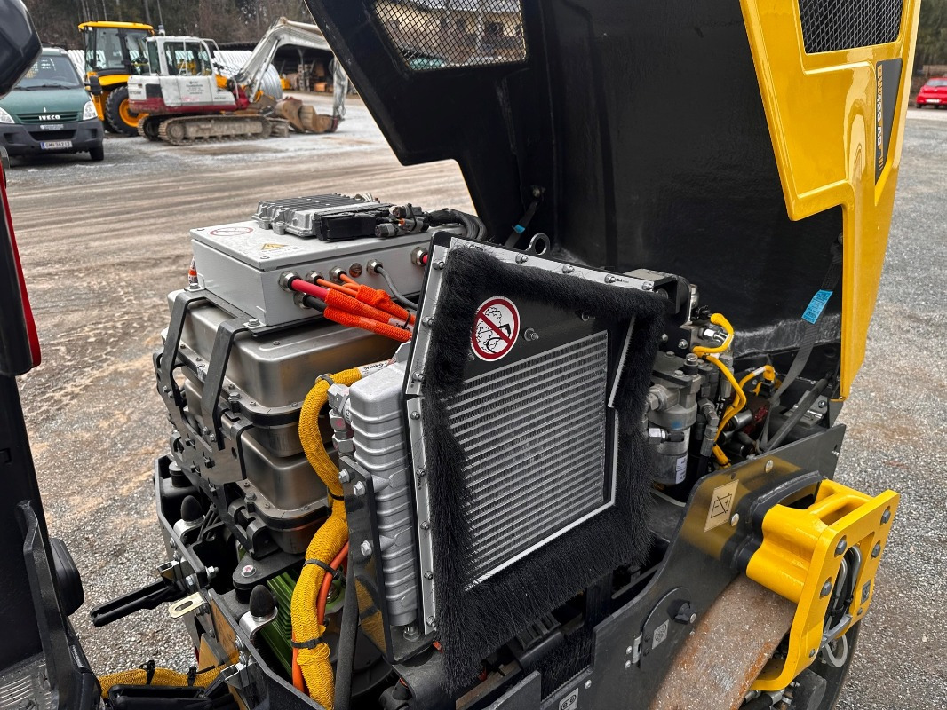 BOMAG DE BW 120 ADe-5 - Henger: 4 kép. BOMAG DE BW 120 ADe-5 - Henger: 4 kép.