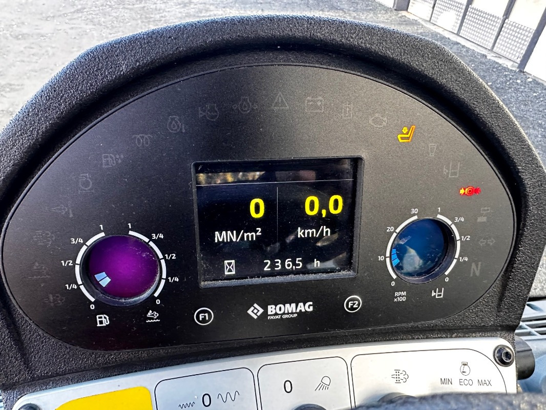 BOMAG DE BW 177 BVC-5 Stage V/Tier 4f - Talajtömörítő: 3 kép. BOMAG DE BW 177 BVC-5 Stage V/Tier 4f - Talajtömörítő: 3 kép.