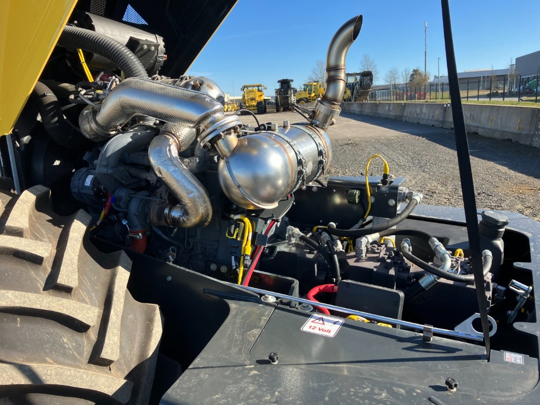 BOMAG DE BW 211 DH-5 Stage IV/TIER4f - Talajtömörítő: 5 kép. BOMAG DE BW 211 DH-5 Stage IV/TIER4f - Talajtömörítő: 5 kép.