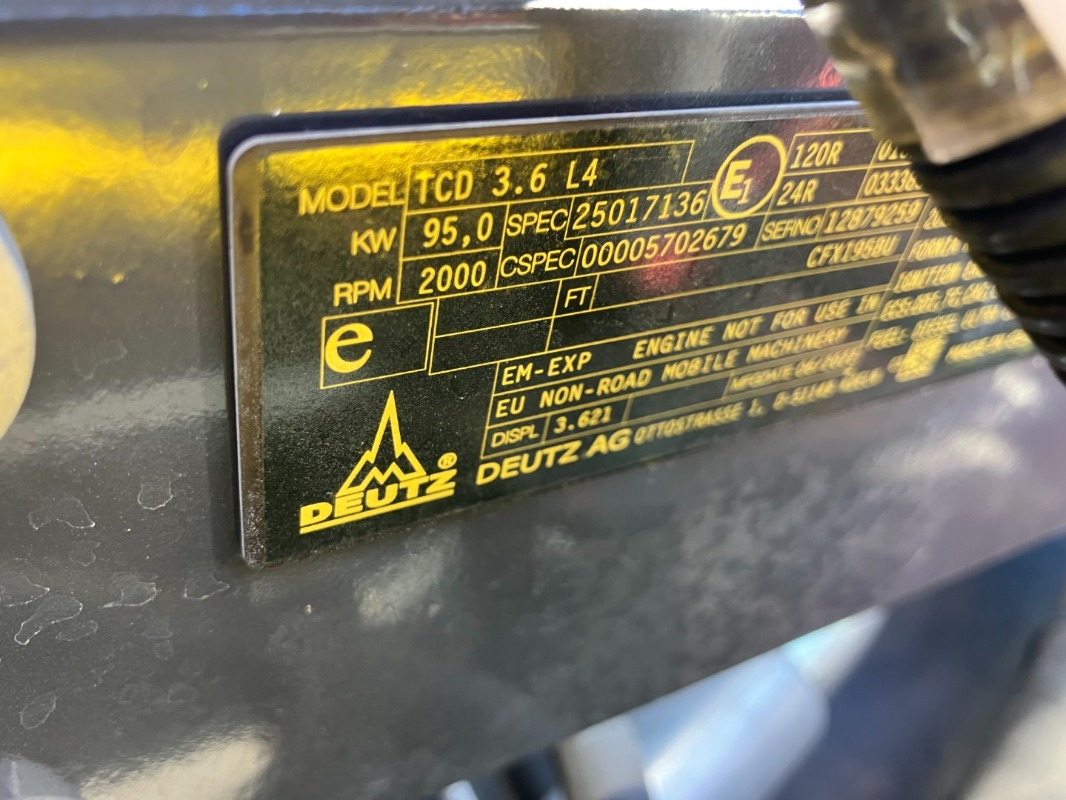 BOMAG DE BW 211 DH-5 Stage IV/TIER4f - Talajtömörítő: 4 kép. BOMAG DE BW 211 DH-5 Stage IV/TIER4f - Talajtömörítő: 4 kép.