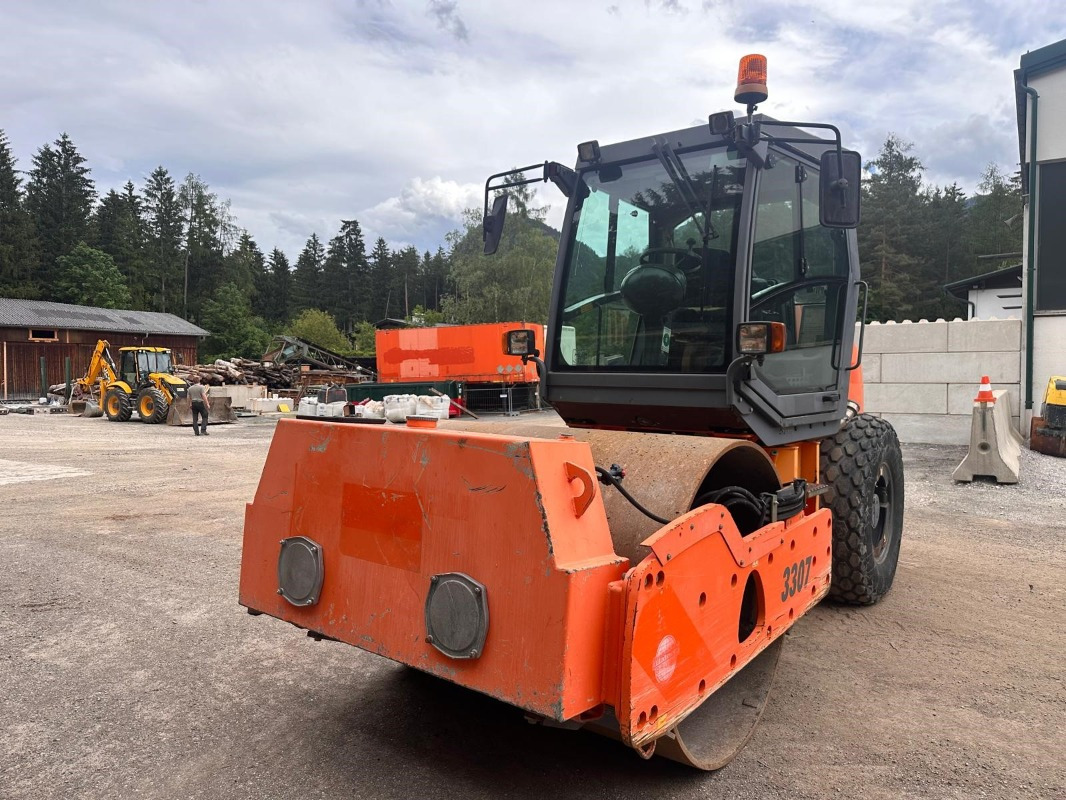 HAMM 3307 - Talajtömörítő: 1 kép. HAMM 3307 - Talajtömörítő: 1 kép.