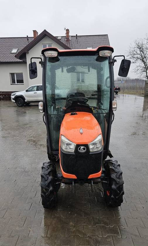 Ciągnik Kubota B2650 4x4 klima 26 KM hydrostat - Traktor: 3 kép. Ciągnik Kubota B2650 4x4 klima 26 KM hydrostat - Traktor: 3 kép.