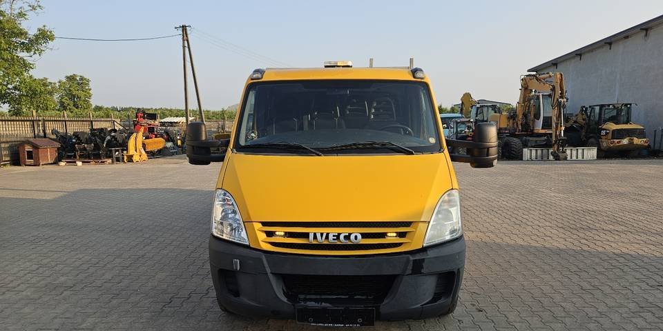Iveco Daily 35S14 HDS 830 kg doka dubel brygadówka - Platós kisteherautó: 3 kép. Iveco Daily 35S14 HDS 830 kg doka dubel brygadówka - Platós kisteherautó: 3 kép.