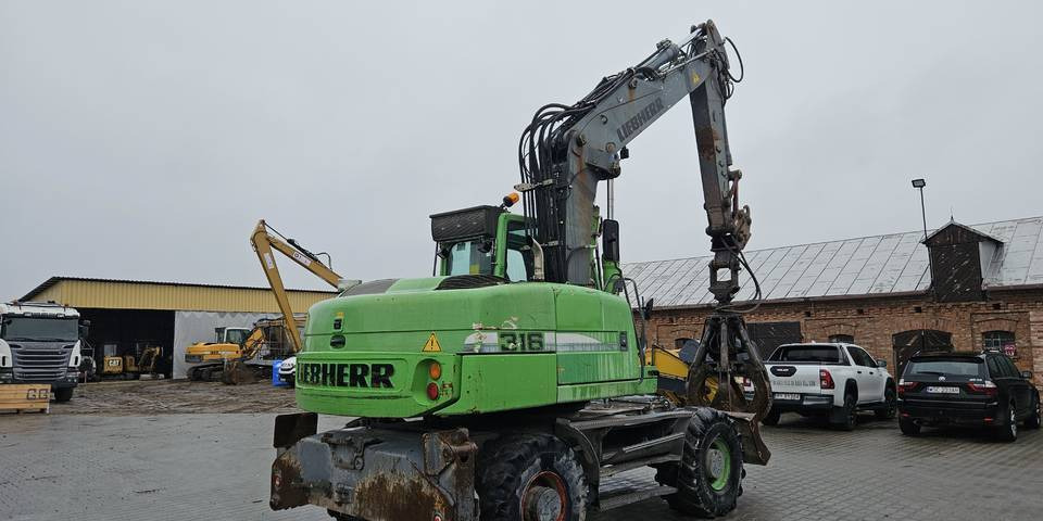 Koparka kołowa Liebherr A 316 Litronic chwytak podpory pług - Gumikerekes kotró: 5 kép. Koparka kołowa Liebherr A 316 Litronic chwytak podpory pług - Gumikerekes kotró: 5 kép.