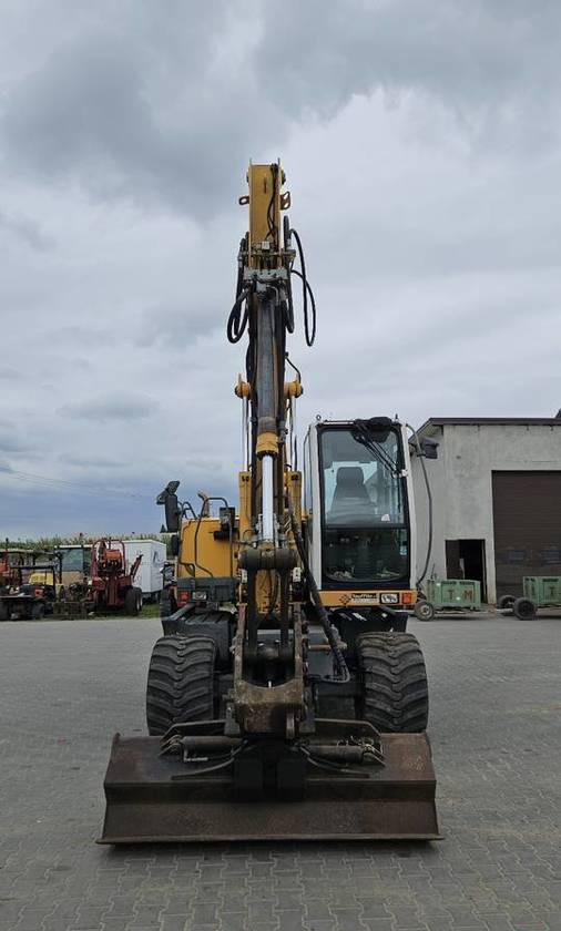 Koparka kołowa Liebherr A314 Litronic 9350 h+ 5 łyżek kołówka - Gumikerekes kotró: 3 kép. Koparka kołowa Liebherr A314 Litronic 9350 h+ 5 łyżek kołówka - Gumikerekes kotró: 3 kép.
