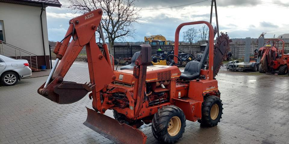Koparka łańcuchowa Ditch Witch 3500DD - Árokásó: 2 kép. Koparka łańcuchowa Ditch Witch 3500DD - Árokásó: 2 kép.
