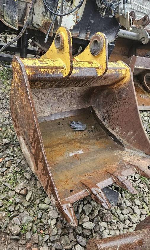 Łyżka do koparki New Holland sworznie 80 mm - Kanál - Építőipari gépek: 1 kép. Łyżka do koparki New Holland sworznie 80 mm - Kanál - Építőipari gépek: 1 kép.