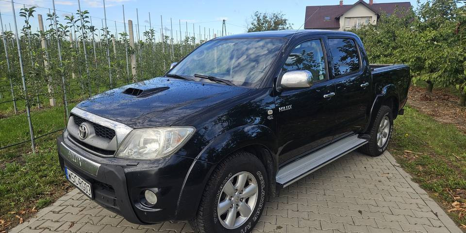 Toyota Hilux 3.0 SR5 automat 4x4 - Pickup: 1 kép. Toyota Hilux 3.0 SR5 automat 4x4 - Pickup: 1 kép.