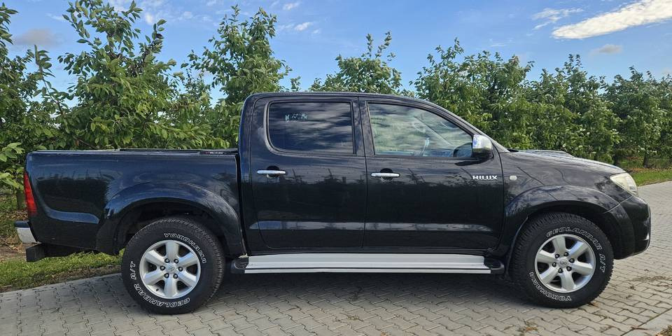Toyota Hilux 3.0 SR5 automat 4x4 - Pickup: 4 kép. Toyota Hilux 3.0 SR5 automat 4x4 - Pickup: 4 kép.