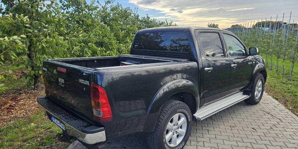 Toyota Hilux 3.0 SR5 automat 4x4 - Pickup: 5 kép. Toyota Hilux 3.0 SR5 automat 4x4 - Pickup: 5 kép.