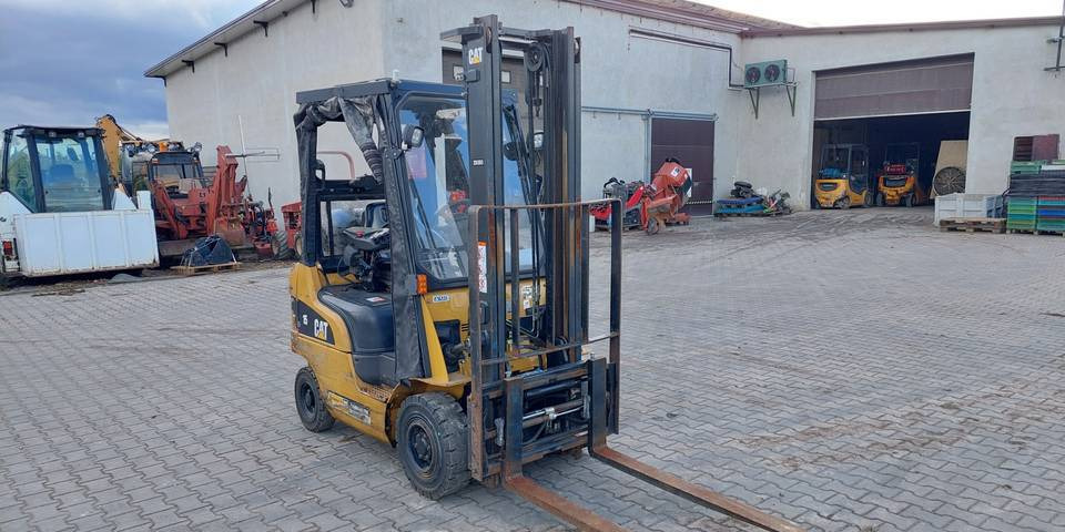 Wózek widłowy Caterpillar GP15N 1,5t pozycjoner, przesuw CAT - Gázüzemű targonca: 5 kép. Wózek widłowy Caterpillar GP15N 1,5t pozycjoner, przesuw CAT - Gázüzemű targonca: 5 kép.