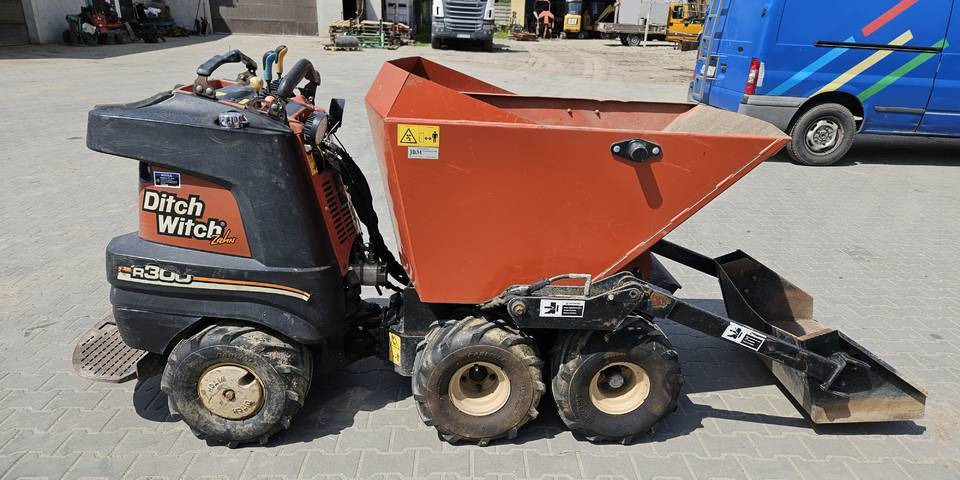 Wozidło samozaładowcze Ditch Witch R300 koparka łańcuchowa - Minidömper: 5 kép. Wozidło samozaładowcze Ditch Witch R300 koparka łańcuchowa - Minidömper: 5 kép.