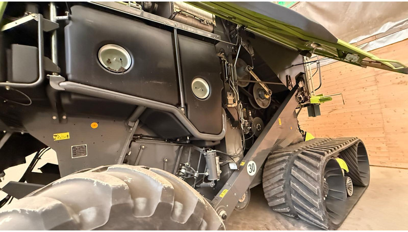 Claas Lexion 770 TT Vario 1080 - Kombájn: 5 kép. Claas Lexion 770 TT Vario 1080 - Kombájn: 5 kép.