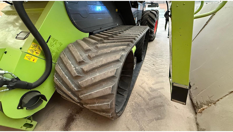 Claas Lexion 770 TT Vario 1080 - Kombájn: 4 kép. Claas Lexion 770 TT Vario 1080 - Kombájn: 4 kép.