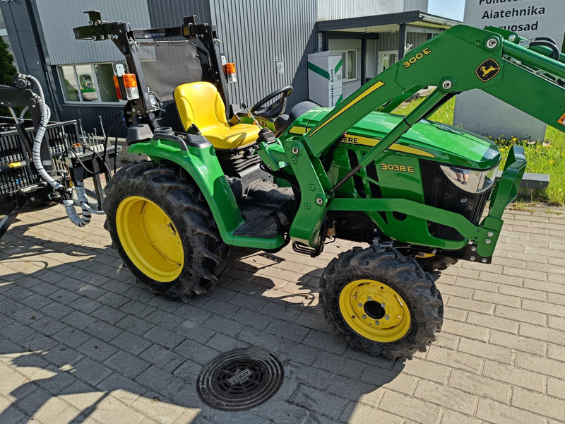John Deere 3038E Vahva Jussi 400 - Traktor: 4 kép. John Deere 3038E Vahva Jussi 400 - Traktor: 4 kép.