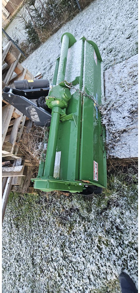 John Deere 4052R - Traktor: 2 kép. John Deere 4052R - Traktor: 2 kép.