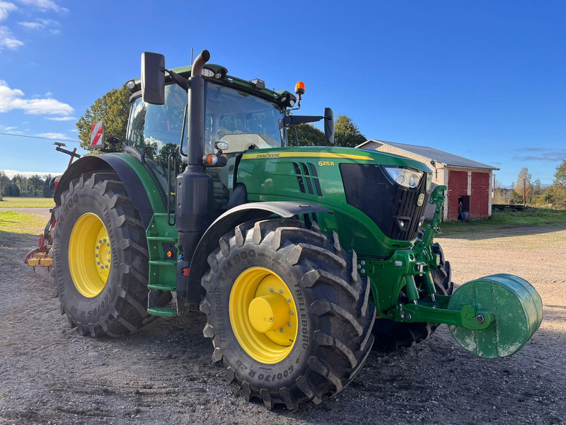 John Deere 6215R Autopowr - Traktor: 1 kép. John Deere 6215R Autopowr - Traktor: 1 kép.