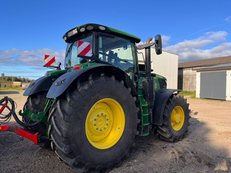 John Deere 6215R Autopowr - Traktor: 2 kép. John Deere 6215R Autopowr - Traktor: 2 kép.
