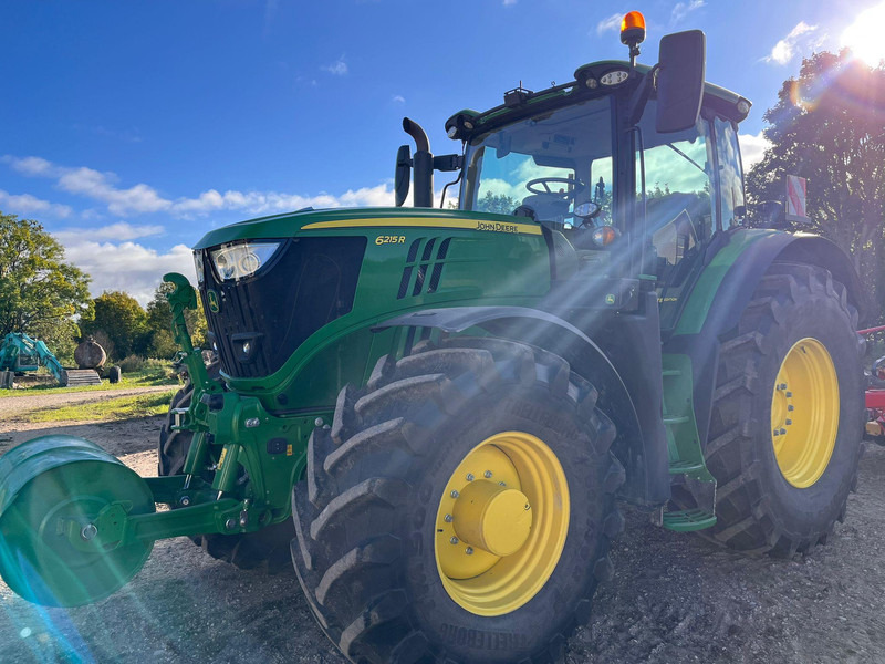 John Deere 6215R Autopowr - Traktor: 3 kép. John Deere 6215R Autopowr - Traktor: 3 kép.