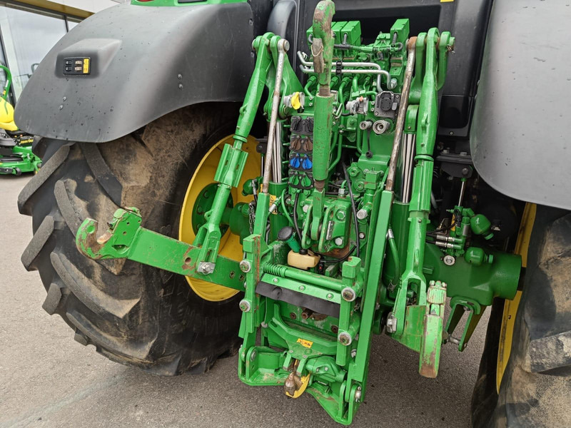 Traktor John Deere 6215R: 9 kép.