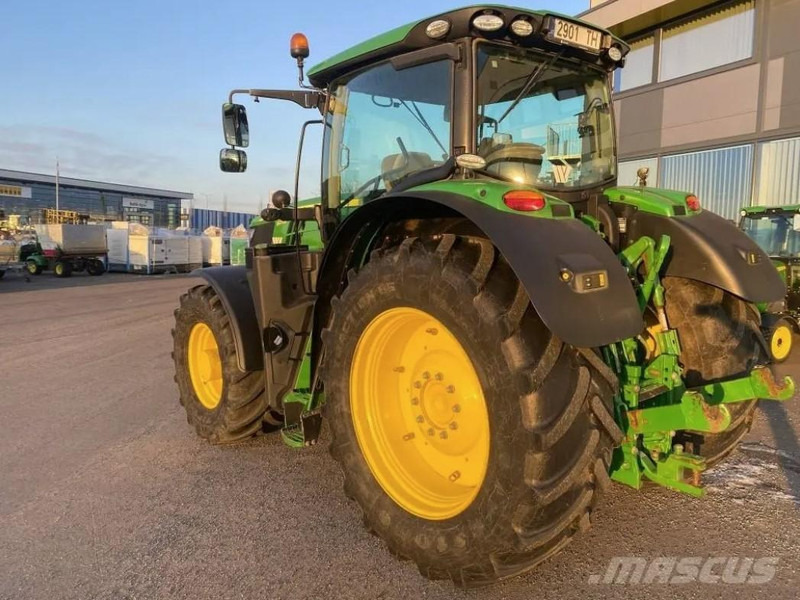 John Deere 6215R - Traktor: 4 kép. John Deere 6215R - Traktor: 4 kép.