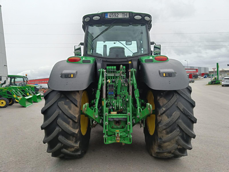 Traktor John Deere 6215R: 6 kép.