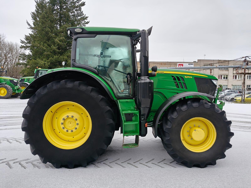 John Deere 6215R - Traktor: 2 kép. John Deere 6215R - Traktor: 2 kép.