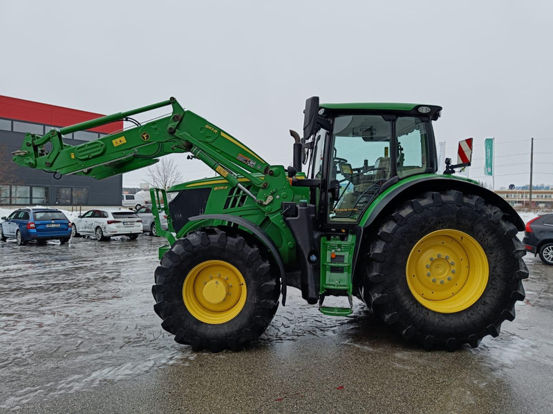 John Deere 6215R - Traktor: 3 kép. John Deere 6215R - Traktor: 3 kép.