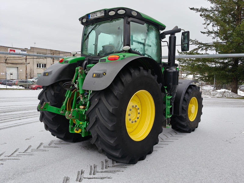 John Deere 6215R - Traktor: 3 kép. John Deere 6215R - Traktor: 3 kép.