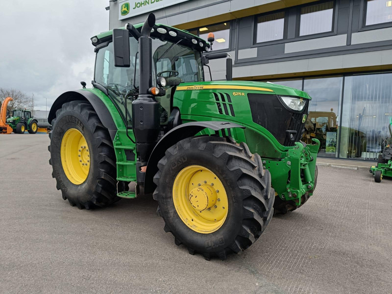 John Deere 6215R - Traktor: 1 kép. John Deere 6215R - Traktor: 1 kép.