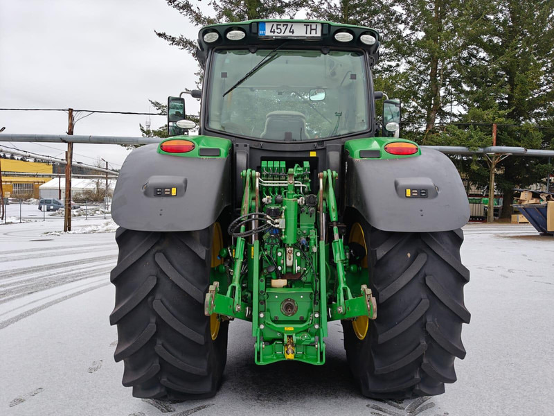 John Deere 6215R - Traktor: 4 kép. John Deere 6215R - Traktor: 4 kép.